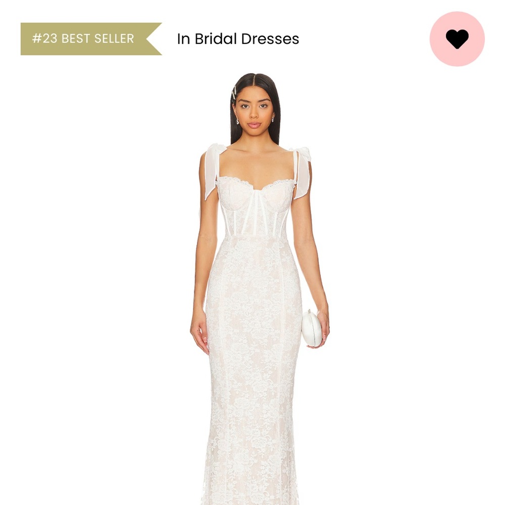 Romanza Gown in White Chantilly Lace
V. Chapman